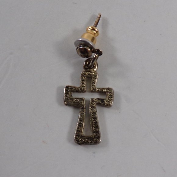 Fashion Jewelry Earrings Lot - 5 Pairs, 2 Single: Gold Tone Swirl, Hoop, Costume - Picture 10 of 11